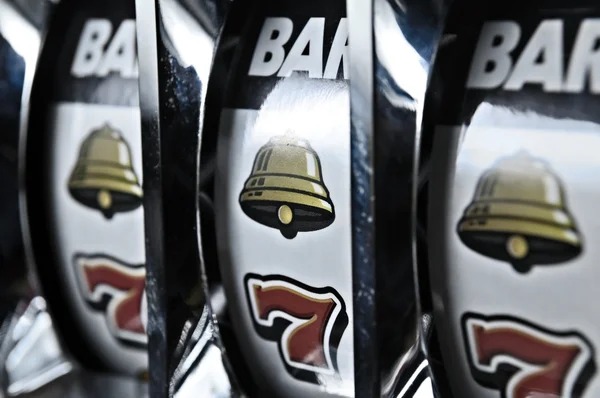 Quickspin slot game interface on besti69 slot showing reels and payout information